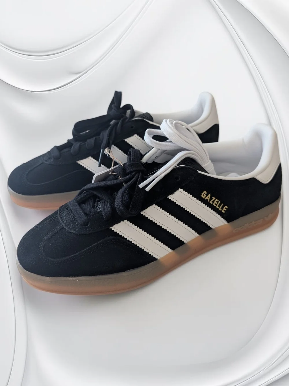 NWT Adidas Gazelle Mens Black White Suede Gum Sole Sneaker Size 8